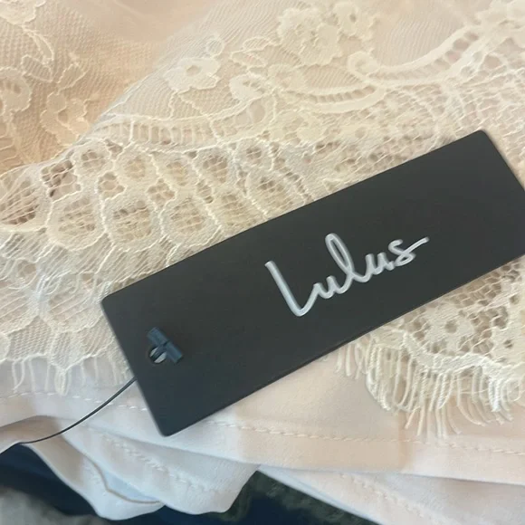 Light blush lace camisole - Picture 5 of 5